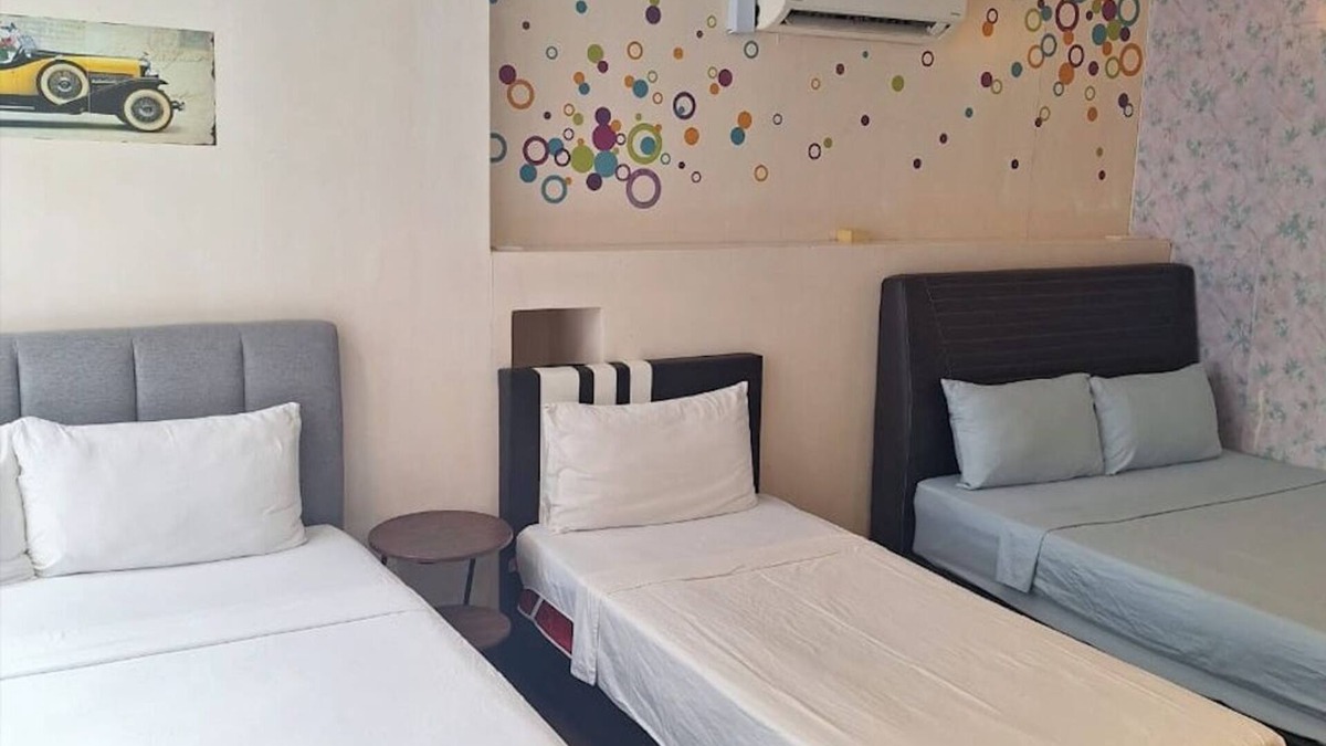 Bukit Bintang House | 5 min walk to Pavilion KL. 20 pax max. Spacious 4-bedroom condo in Kuala Lumpur