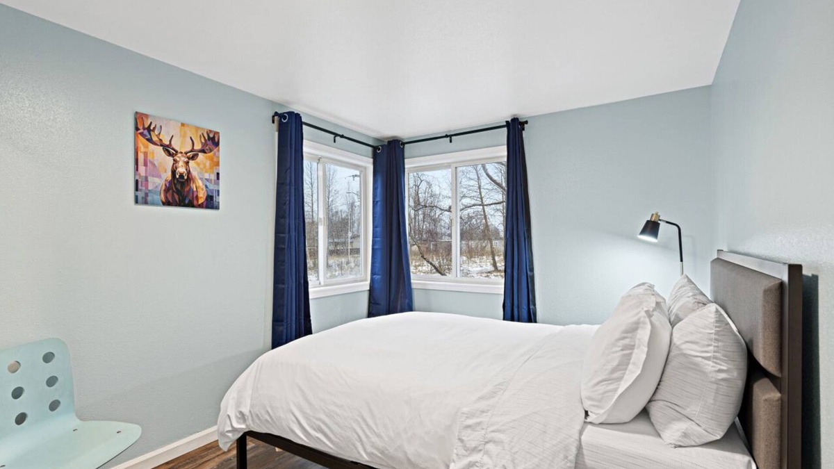 North Star Apartment | 5 Min walk to restaurants/cafes, 8 min drive to airport, 10 min walk to trails.