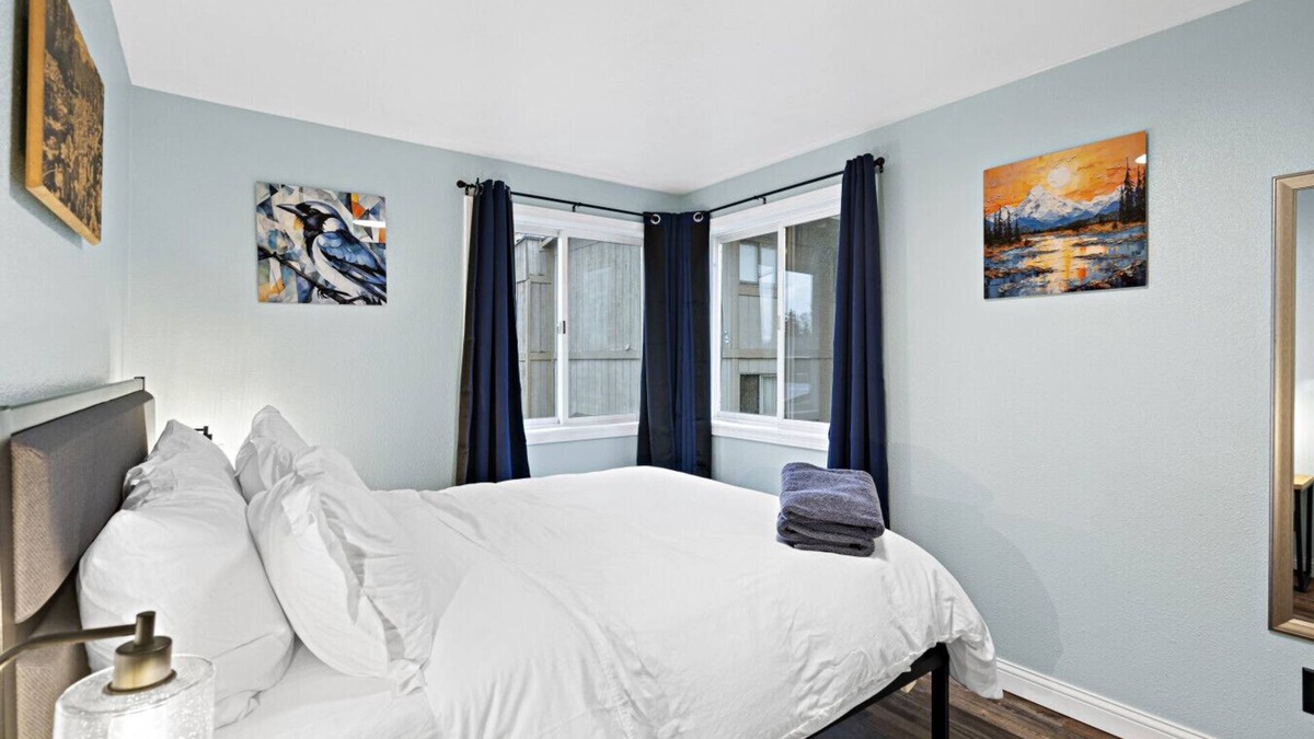 North Star Apartment | 5 Min walk to restaurants/cafes, 8 min drive to airport, 10 min walk to trails.