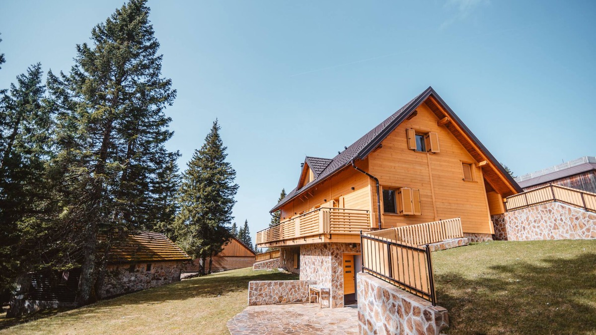 Zrece Ski Chalet | 5 min walk to Treetop walk Pohorje. Big terrace and garden! BBQ