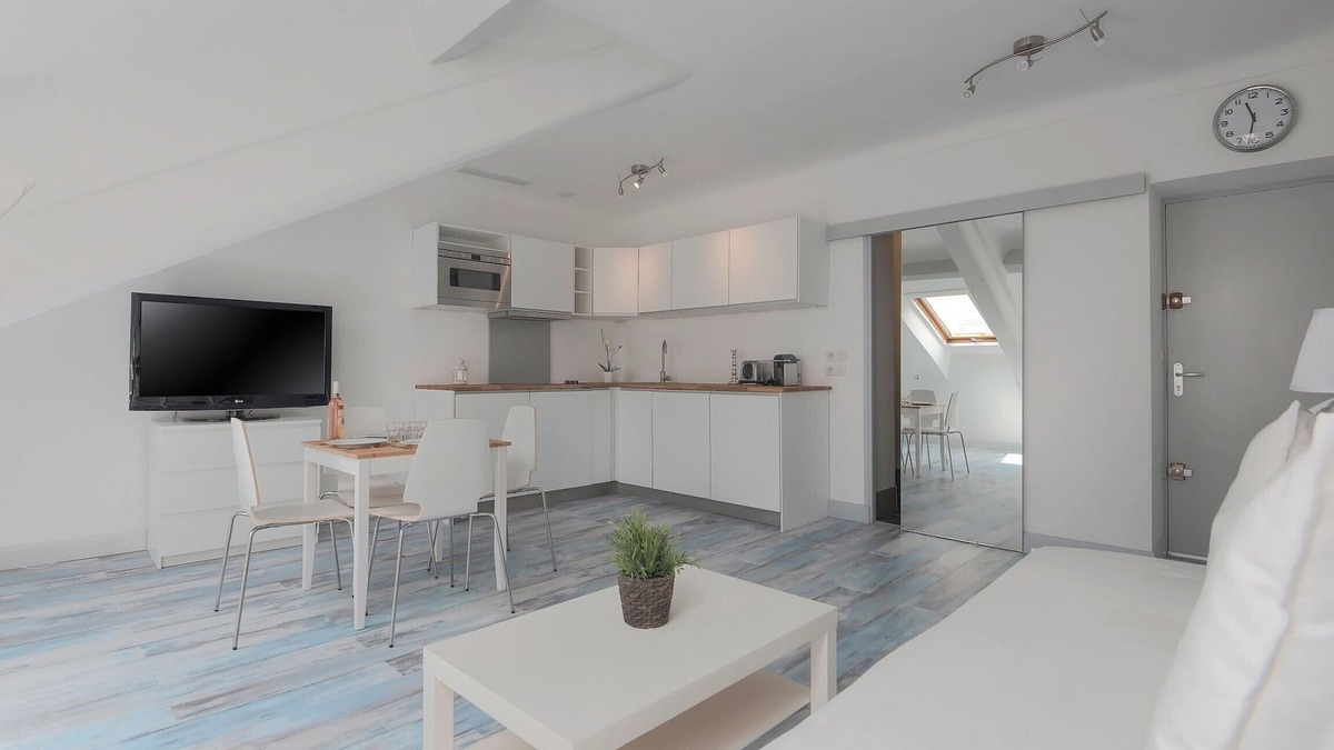 Cannes City Centre Apartment | 5 min walk to the sea, the Croisette and the Palais des Festivals