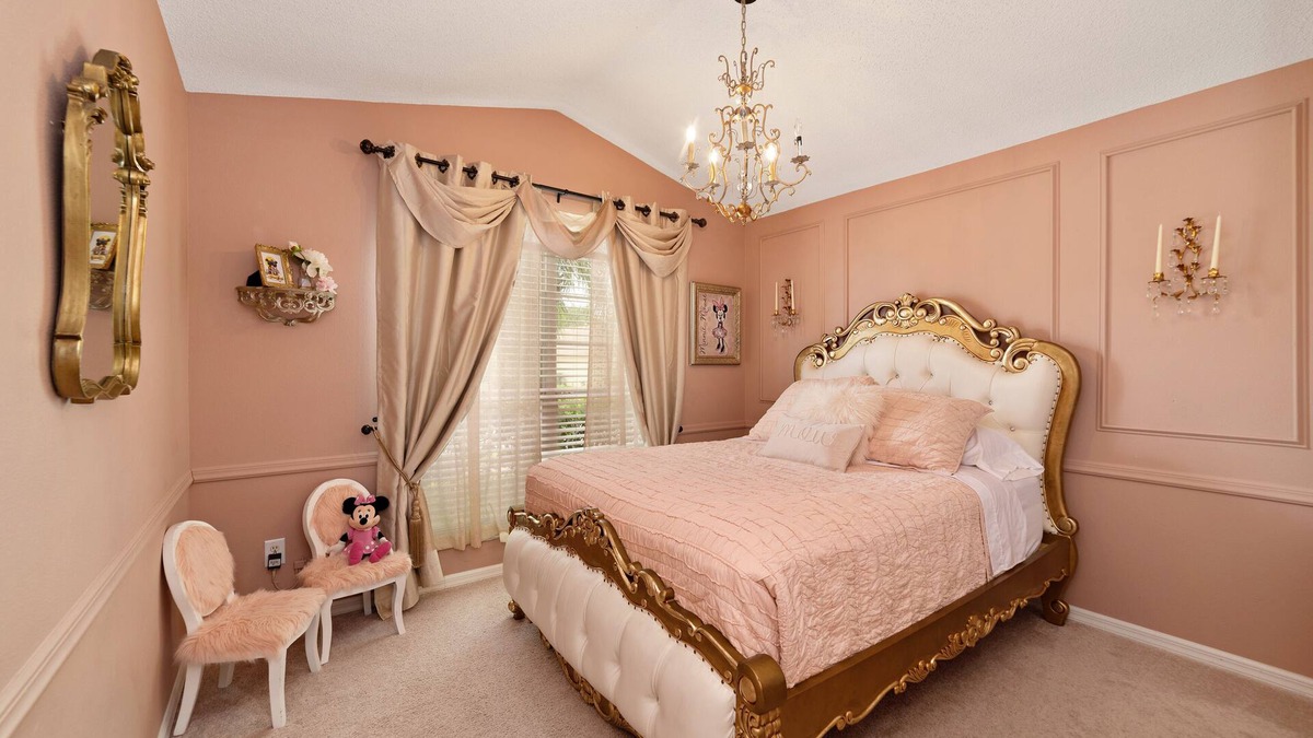 Windsor Palms House | 5 MINS to DISNEY! Themed! Costumes, Toys, HEATED POOL/SPA, PS4, Grill.