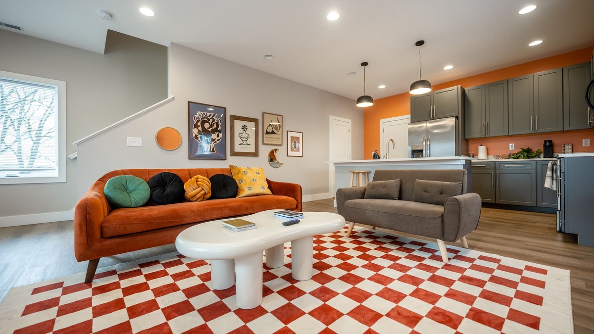 Bloomington House | 5 Mins to Downtown + Campus! Yoga Room! Pets OK!