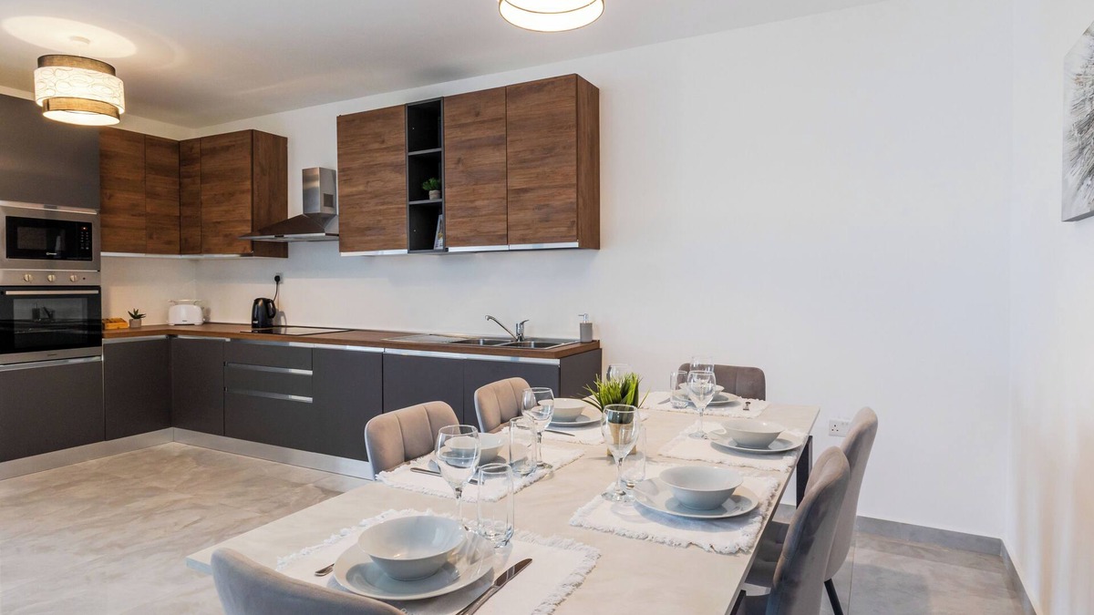 Sliema Apartment | 5 mins walk from Valletta Ferry - Apartment in Sliema with View of Valletta.