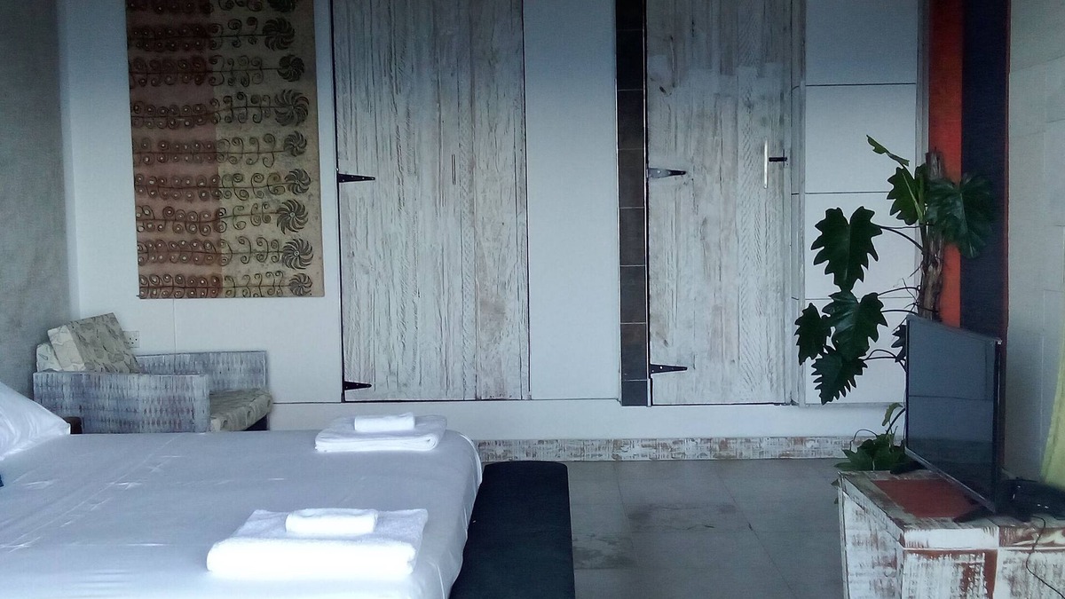 Mare Anglaise Apartment | 5 mins walk to the beach, restaurants, bars, dive centers, car rentals etc