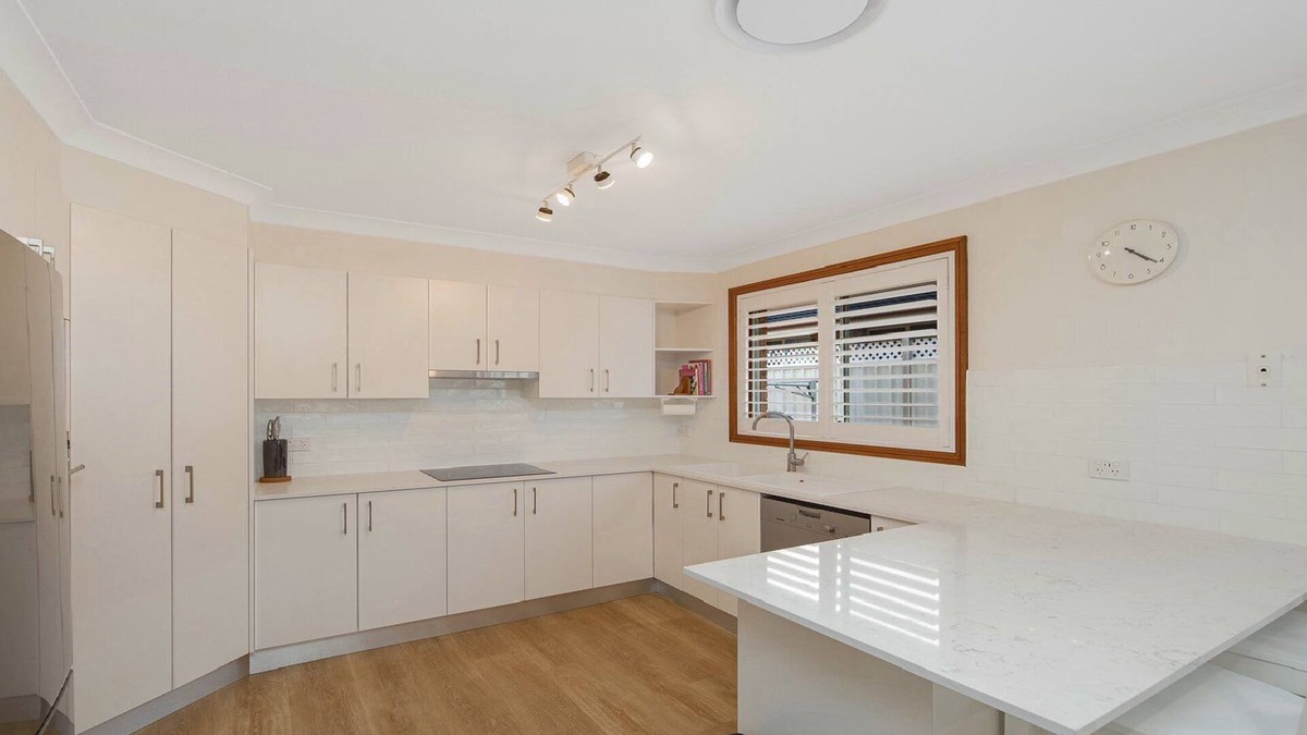 Umina Beach House | 5 minute walk to Umina Beachfront - Great family friendly home