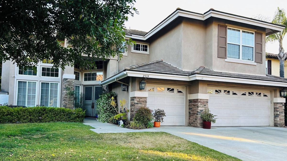 Cloverdale House | 5 minutes away from Safari Park Family sized home Located in gated community