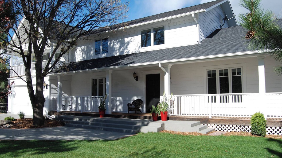 Parkside House | 5 minutes from campus. Stunning large home in beautiful neighborhood.
