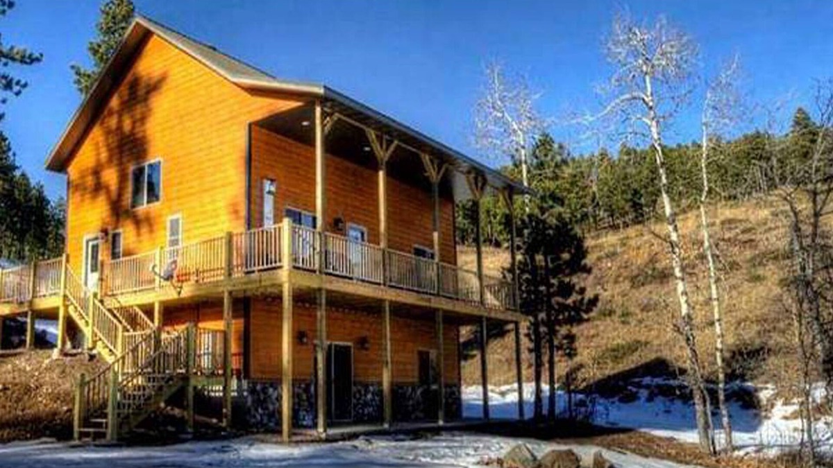Deadwood Cabin | *5 Minutes From Deadwood, * Sweeping Views, * Outstanding Locale