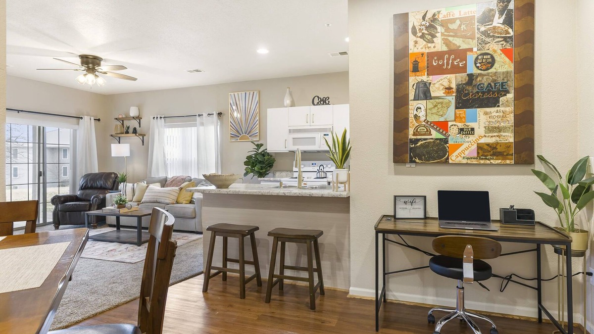 Branson Condo | 5 Minutes from Landing! 2 Bedroom 2 Bath w/Jacuzzi - Sleeps 6