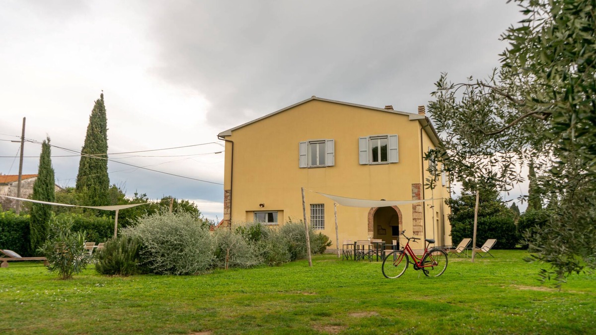 Vada Apartment | 5 minutes from the sea, 2bedrooms apart, independent entrance, private garden.