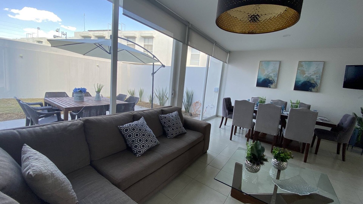 San Luis Potosi Condo | 5 minutes to Industrial Zone! Family-sized condo with pool, gym and playground