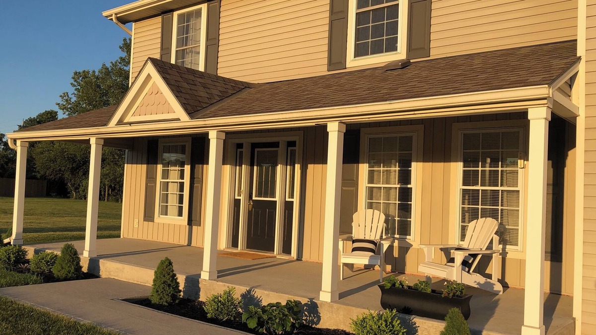 Prince Edward Apartment | 5 minutes to Picton downtown w/beach pass! PEC apartment with backyard space