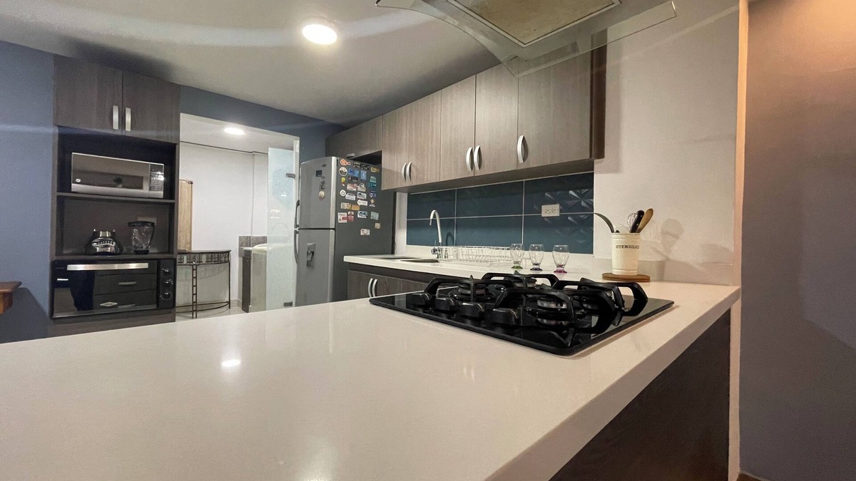 Guayabal Apartment | 5 minutes to Poblado /Free parking /Wifi 300MB