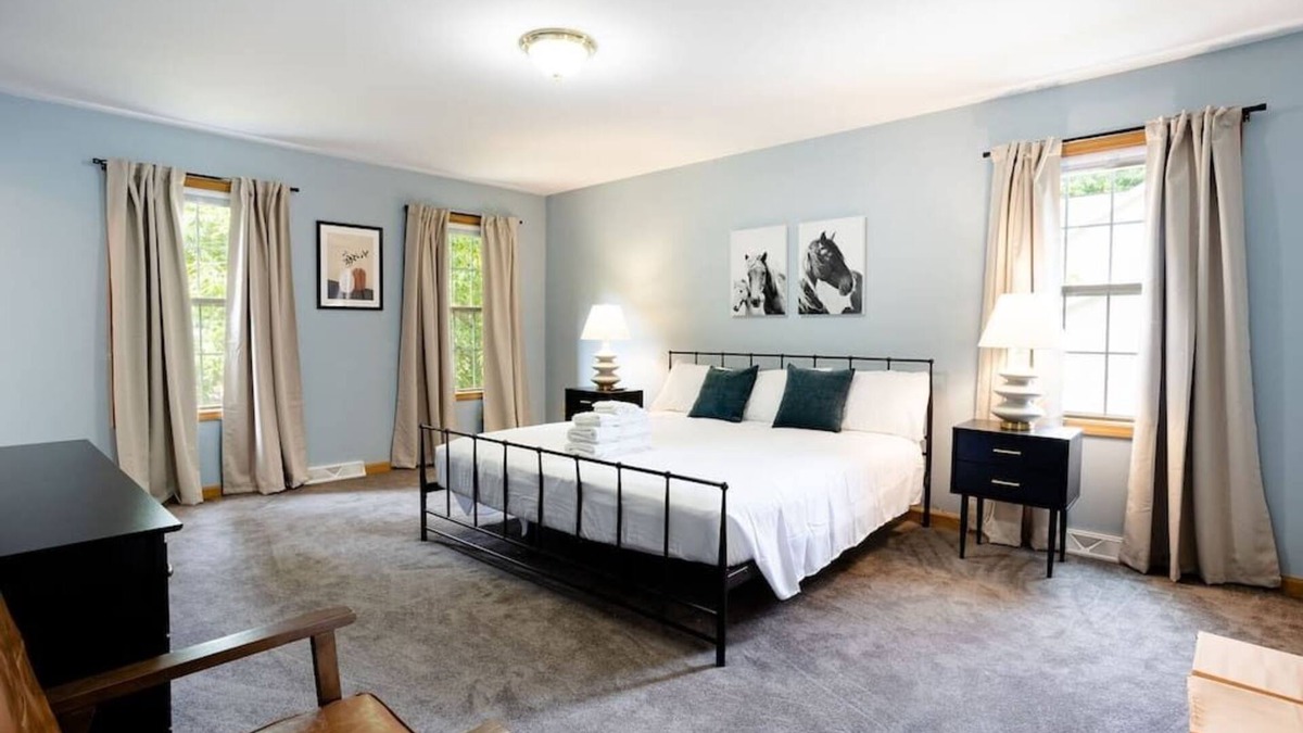 Gansevoort House | 5 Minutes to Saratoga spacious 5 bedroom home