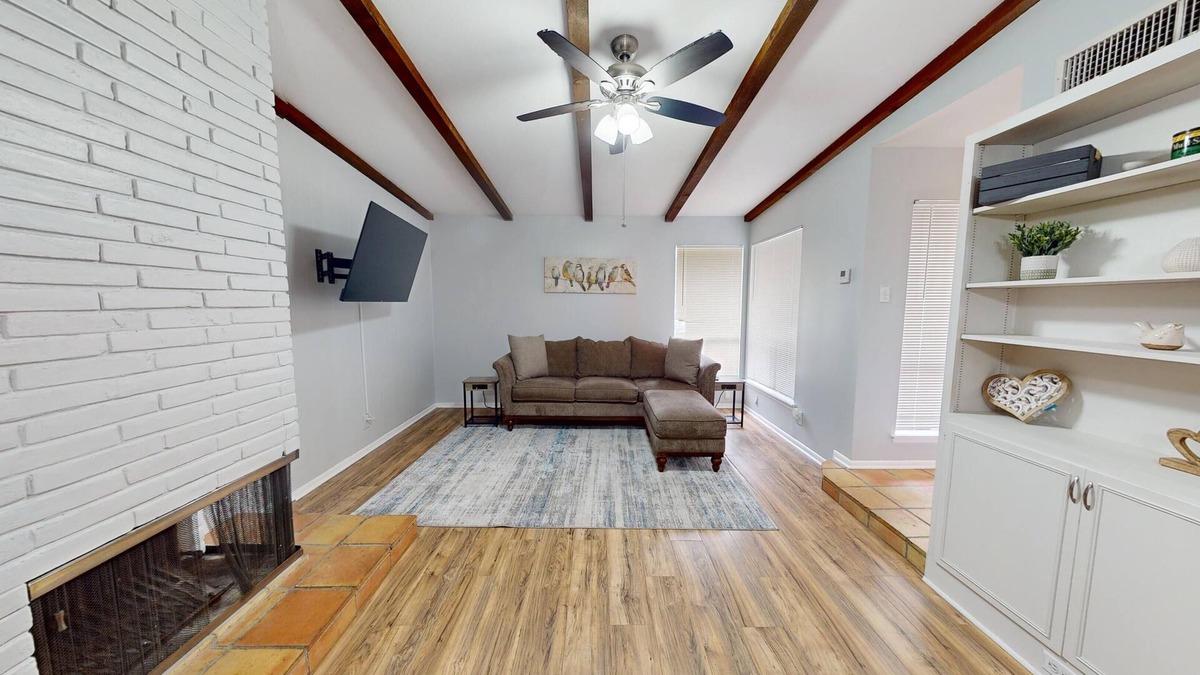 Leon Valley House | 5 Minutes to the Medical Center! Halfway between Fiesta Texas and Sea World!