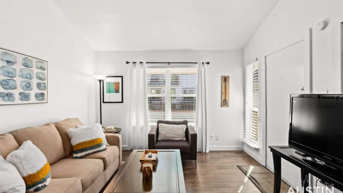 Barton Hills Apartment | 5 Minutes to Zilker & Barton Springs with Parking!