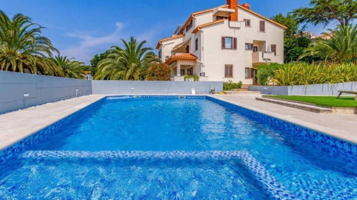 Premantura Apartment | 5 minutes walk from the beach, 2 terraces, wifi