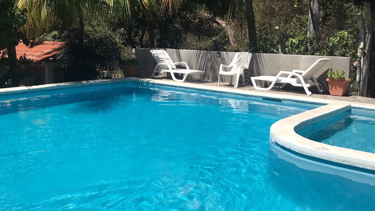 La Libertad House | 5 minutes walk to private beach, gated community, security surveillance