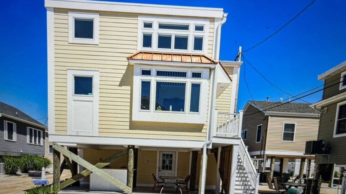 Dover Beaches North House | 5 minutes walk to the beach and 5 minutes walk to WAWA and minigolf