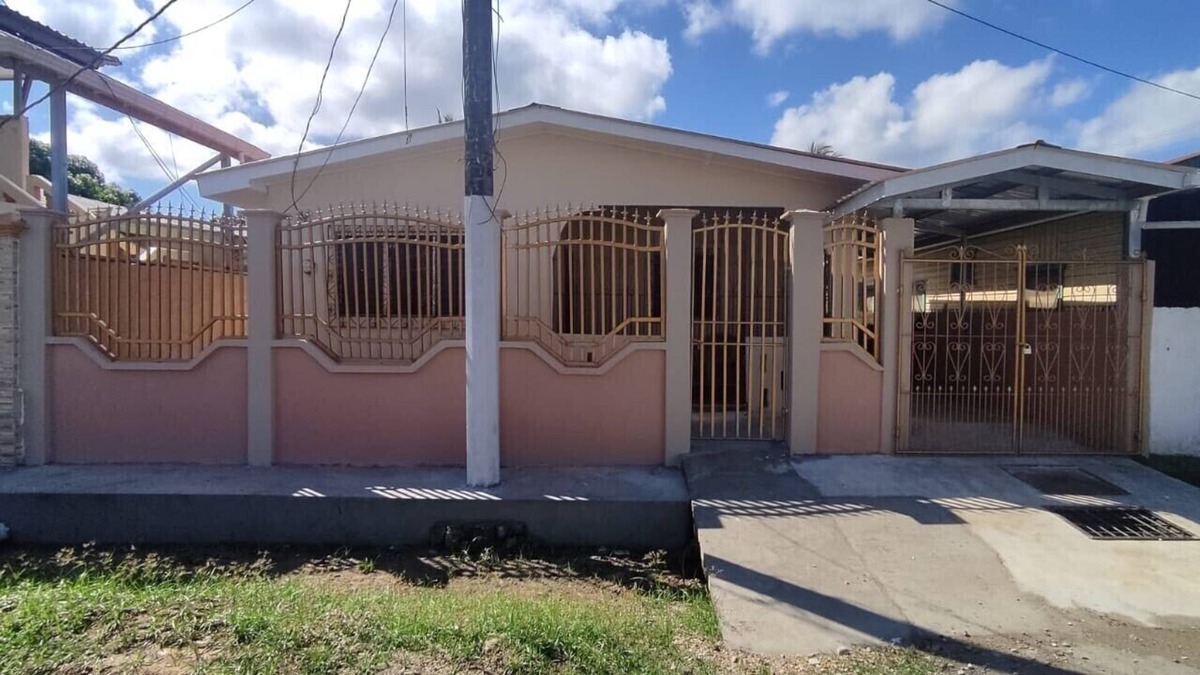 Tela House | 5 minutes walking distance to the beach