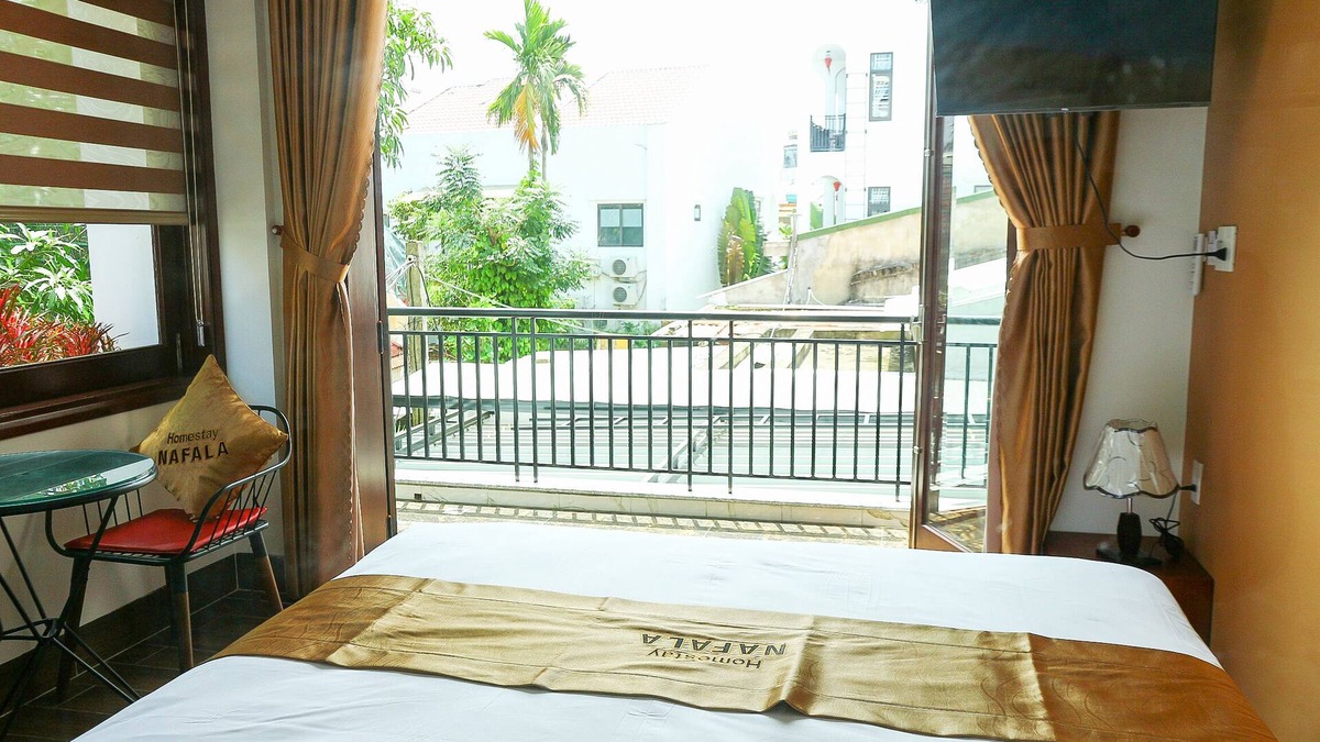 Cam Pho Bed & Breakfast | 5 minutes walking to the town center! Great rooms with balcony