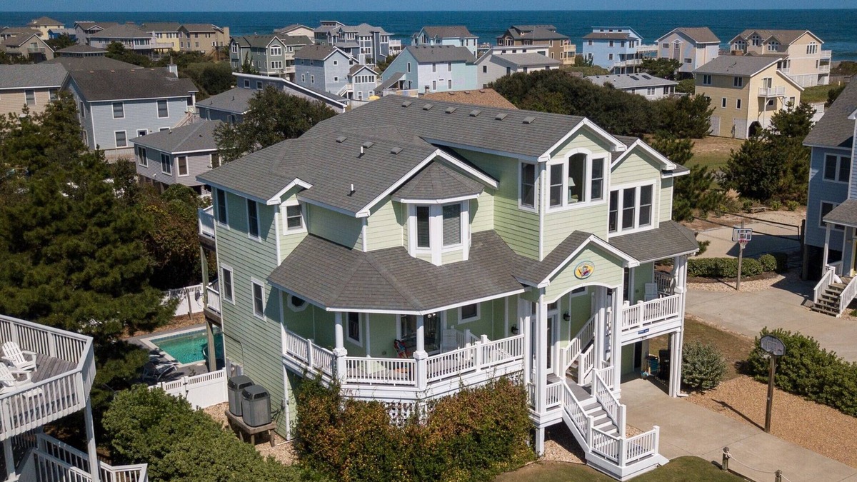 Duck House | 5 O'Clock Somewhere: Close to Beach, Dog-Friendly, Hot Tub & Pool