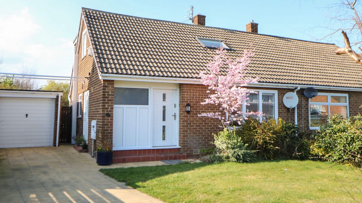 Durham Cottage | 5 PILGRIMS WAY, pet friendly, with a garden in Durham
