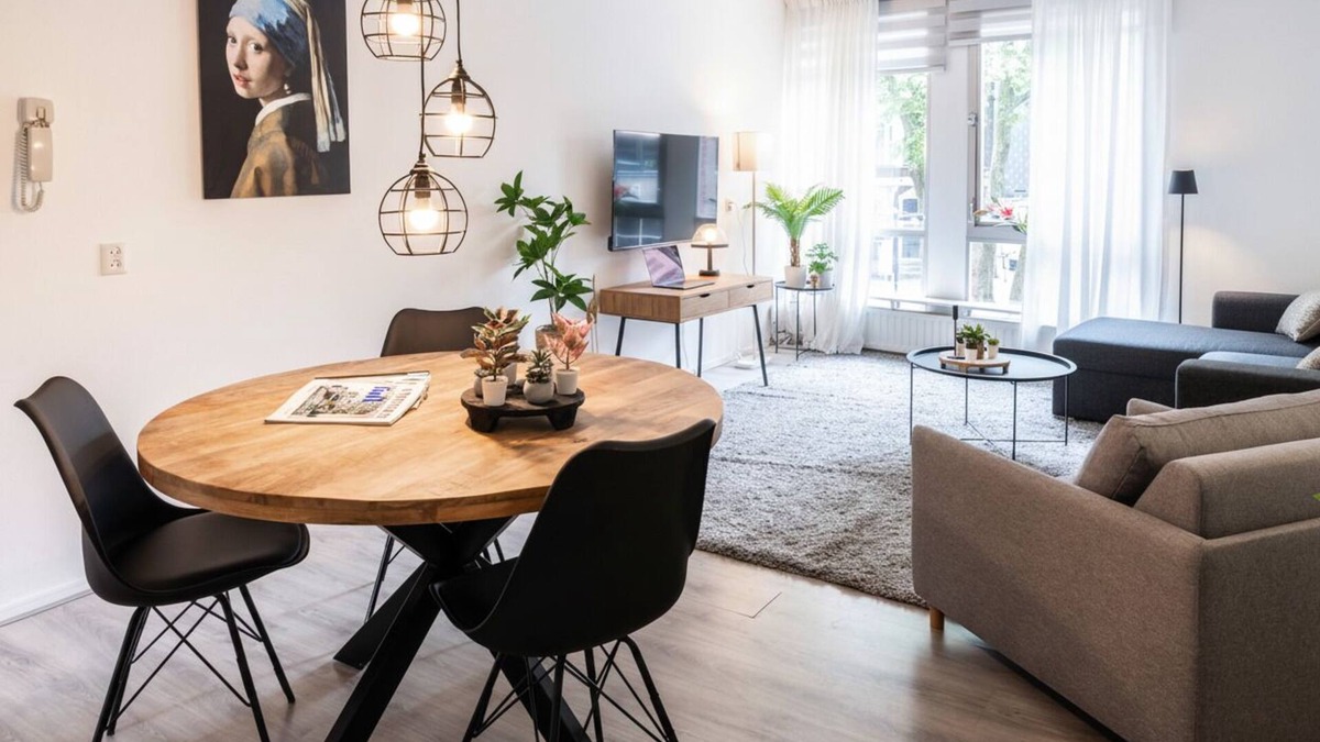 Tilburg Apartment | 5 places to sleep, great location, large balcony, best street in town