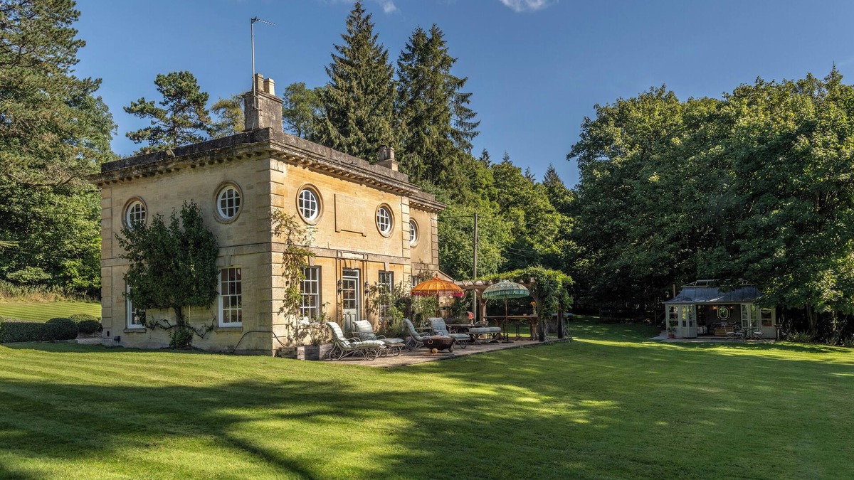 Blenheim Cottage | 5★ RENOVATED LUXURY COTTAGE IN BLENHEIM PALACE PARK, THE COTSWOLDS