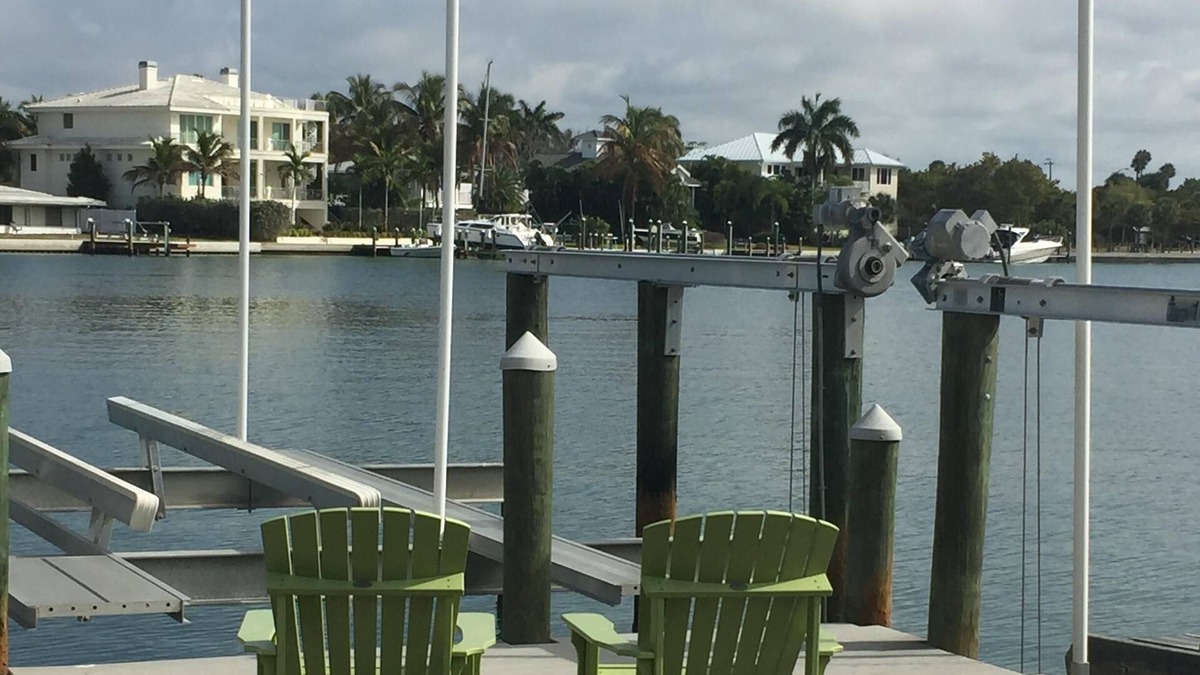 Bay Isle House | 5⭐️ SIESTA KEY WATERFRONT RANCH, POOL, DOCK, LIFT, DESK AREA, MASSAGE ROOM