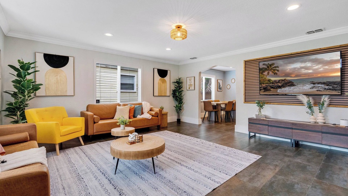 Wadeview Park House | 5★ SODO Home, Guest Fave,PetsOk, Game Room, BBQ, Fire Pit,Netflix, Popcorn Maker