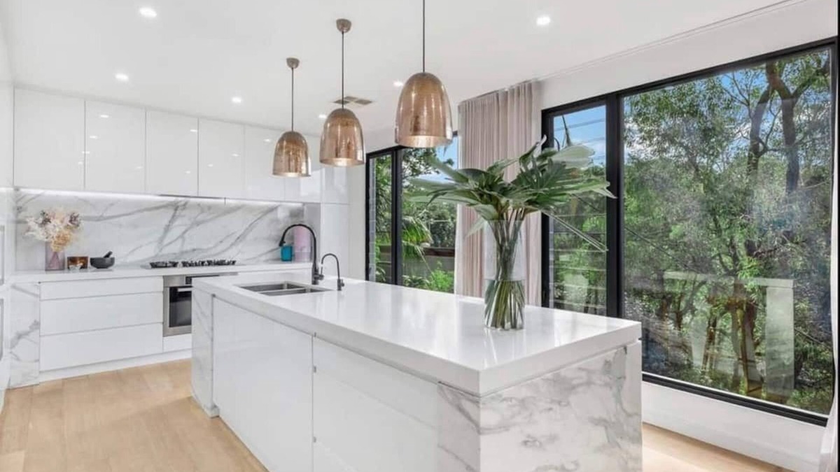 Merewether House | 5 Star 3 Bedroom House close to Merewether Beach