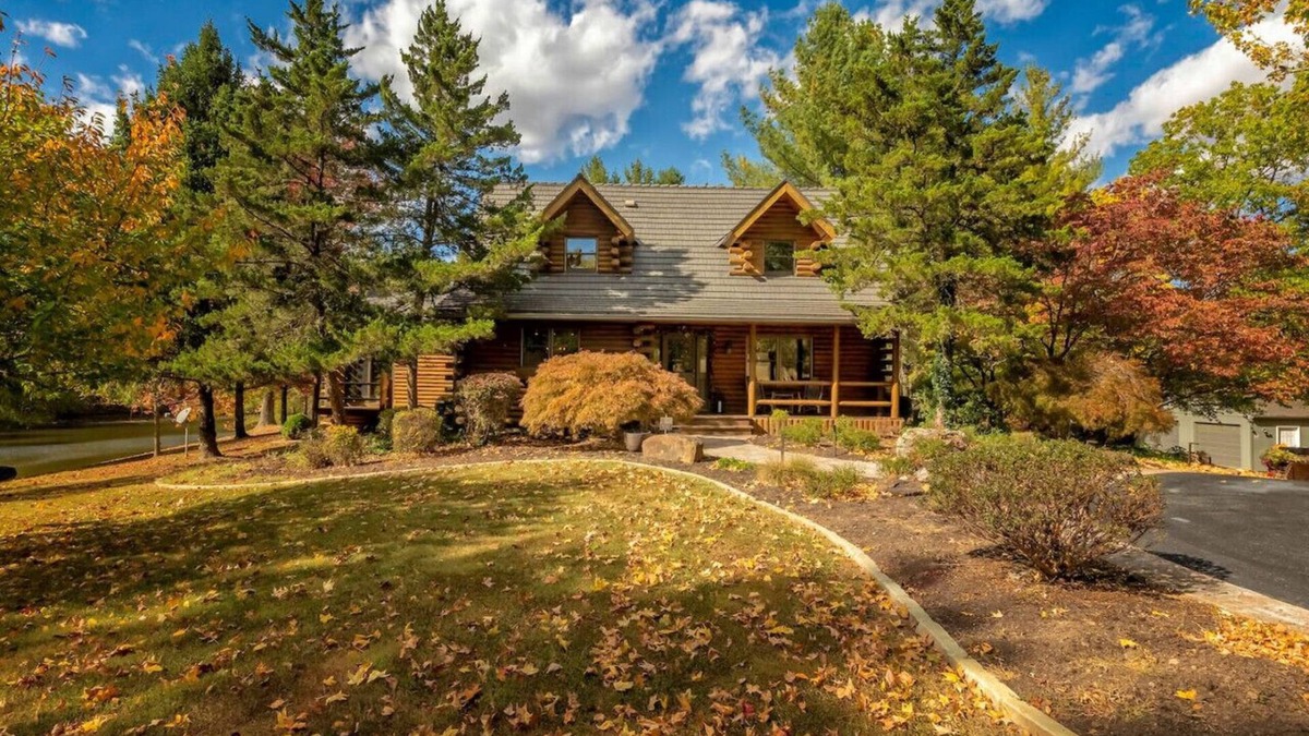Murphysboro House | 5 Star Cabin LUXURY AMMENITIES W/POOL HTUB close to WINE TRAIL, HIKING, FISHING