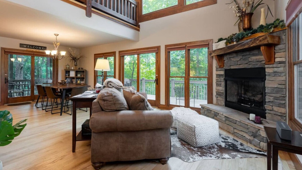 Rambling Ridge Apartment | 5 STAR Cabin with views & hot tub