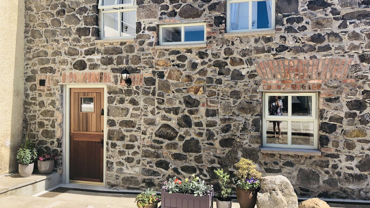 Ballymoney Cottage | 5 Star Coachmans cottage. Built in the mid 18th Century.