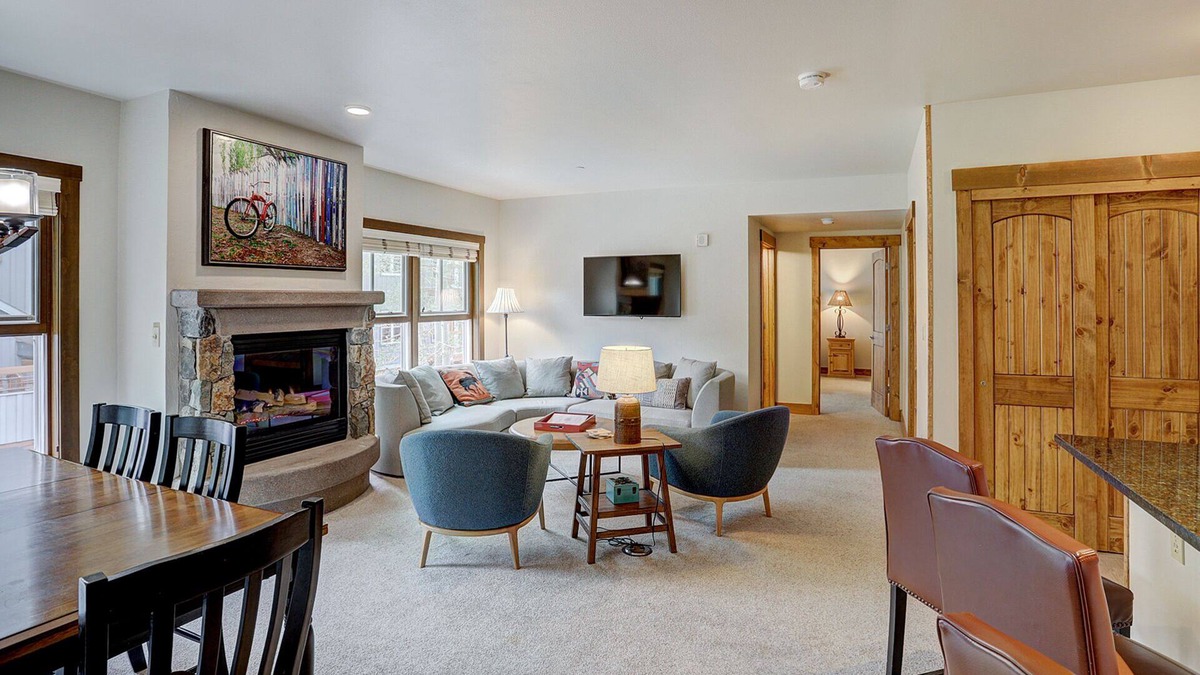 River Run Condo | 5-Star Location Jackpine Lodge Luxury unit closest to Gondola.