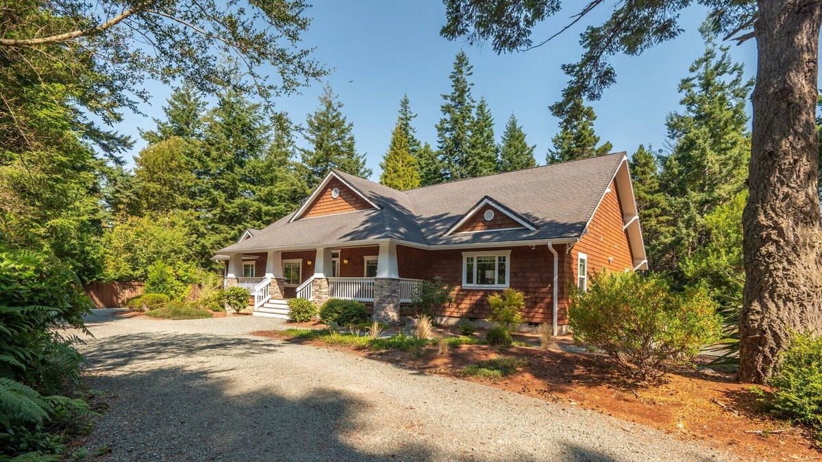 Bandon House | 5-Star Luxury, 4 Masters with 2 Queen Beds each, Pool Table, Putting Green