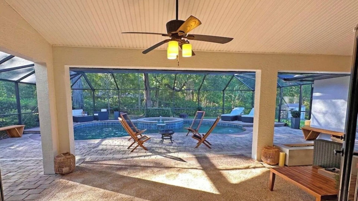Mount Plymouth House | 5 Star Luxury LARGE Cozy Country Home With Beautiful Pool & Patio! New Listing!