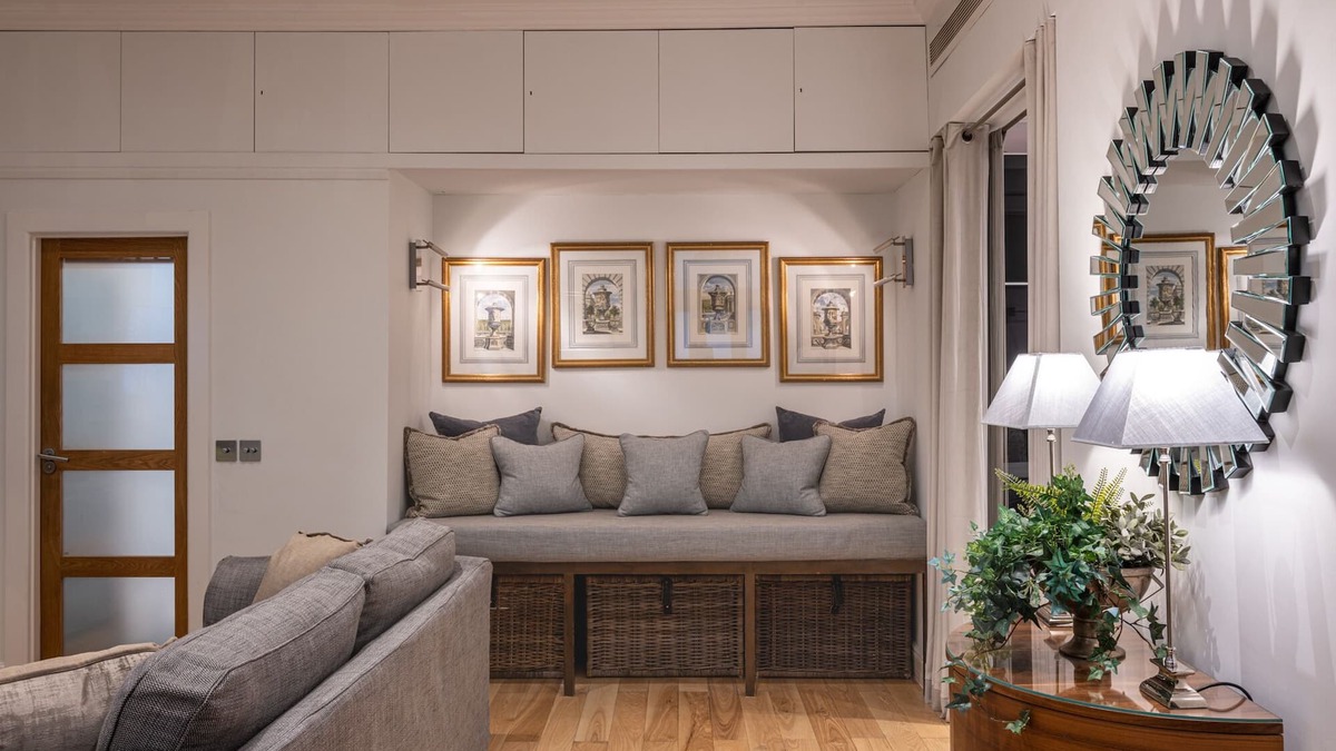 Warwick Apartment | 5-STAR LUXURY, Super Location, Air Con, Private Garden, Car Service & More!