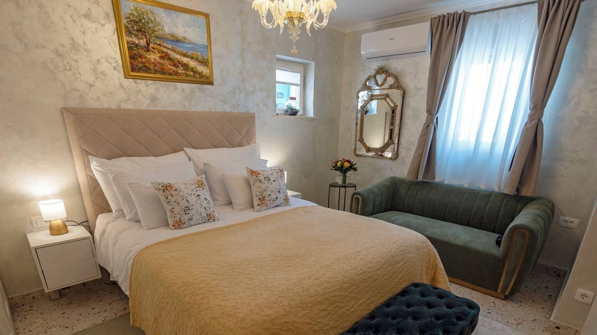 Rab Villa | 5-star luxury villa in the heart of the old town Rab with parking. Pet-friendly!