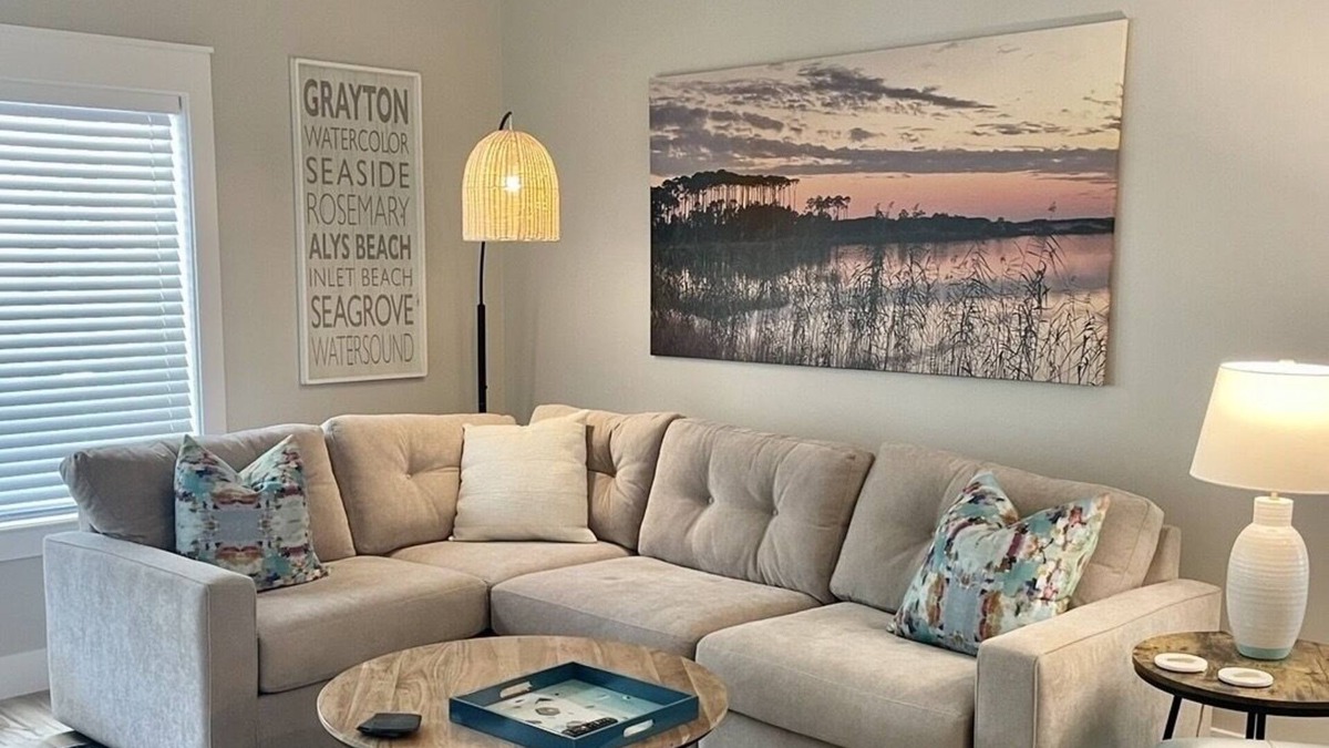 Seagrove Beach Cottage | 5 Star New cottage in Old Seagrove. Small heated pool. Close to beach!