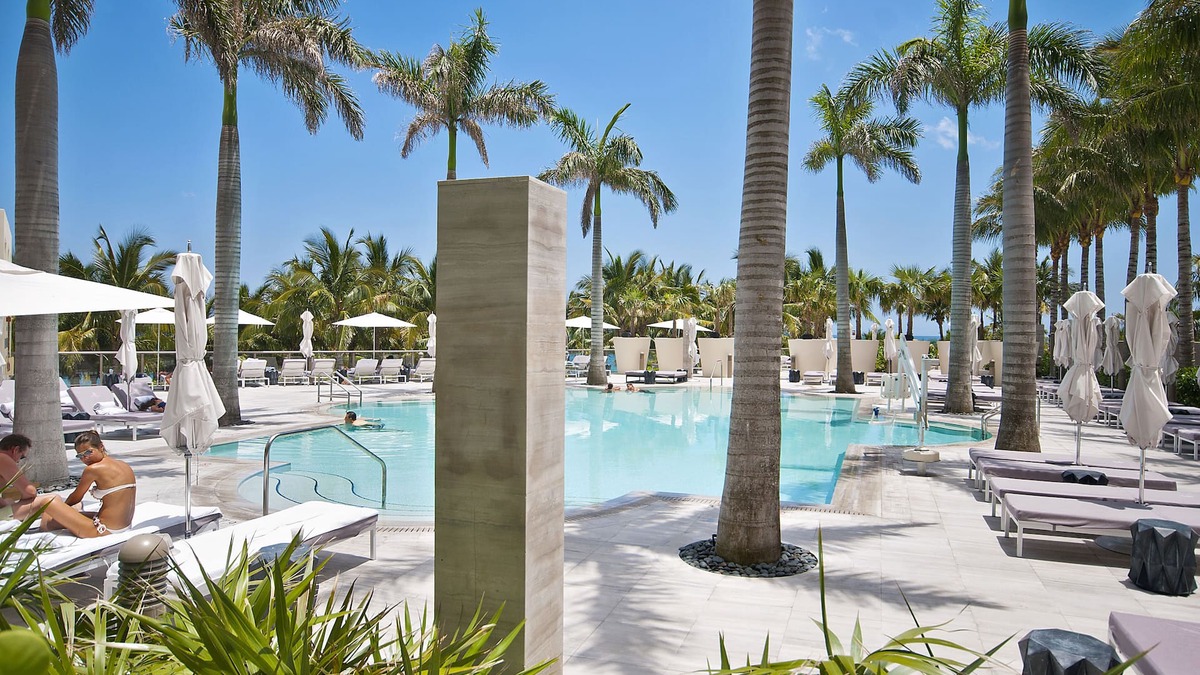Bal Harbour Hotel | 5 Star★Ocean Front 1478 Sq Ft Plus two large balconies Apartment sleeps 4-5