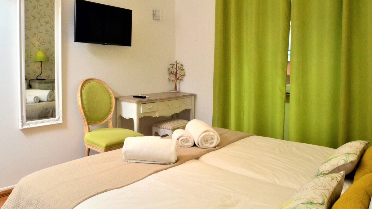 Santo Antonio Apartment | 5 Sweet Suites for 10 guests close to Avenue Liberty