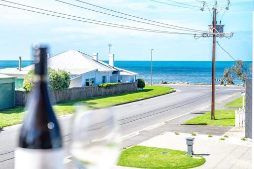 Encounter Bay House | 5 Tabernacle Rd Encounter Bay- No Linen Included