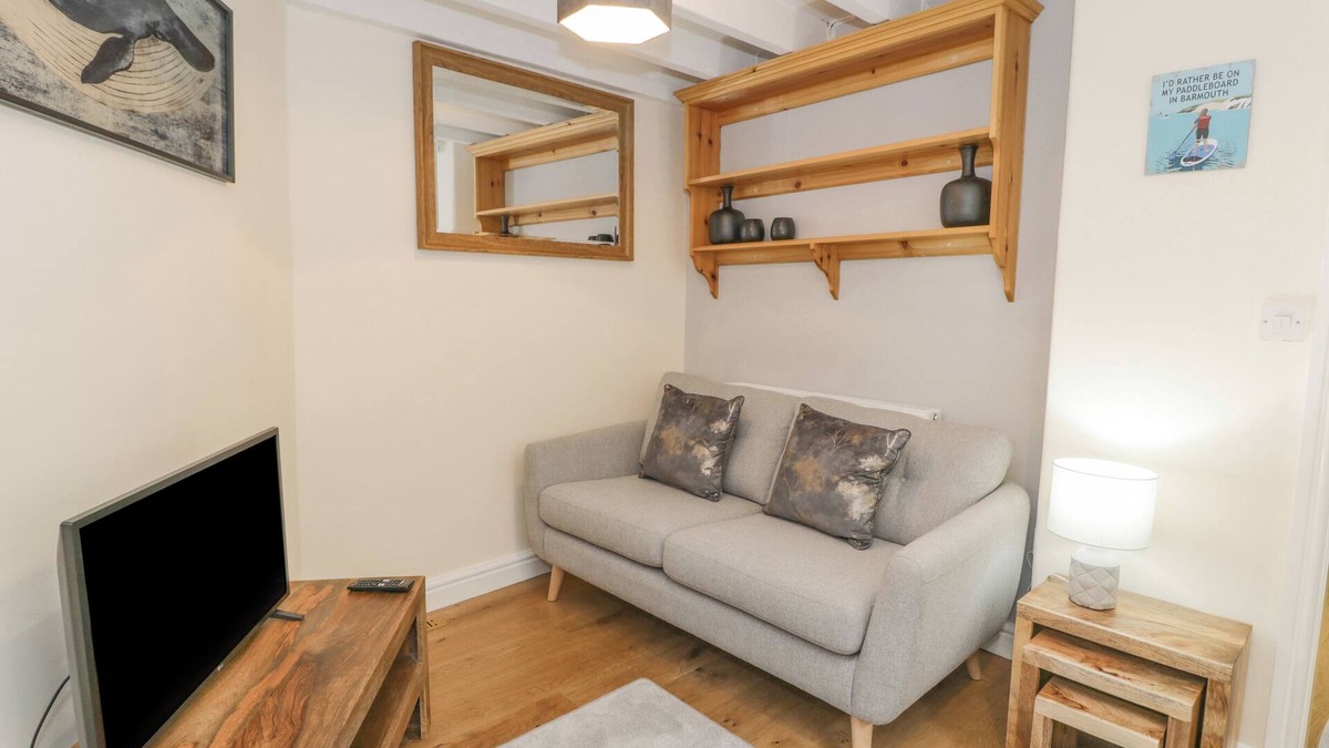Barmouth Cottage | 5 TAI ISA, family friendly, character holiday cottage in Barmouth