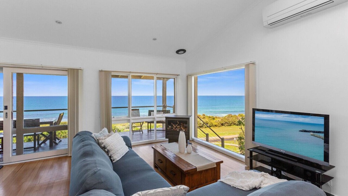 Wongarra Apartment | 5 Whitecrest Resort - Pool & Amazing Ocean Views