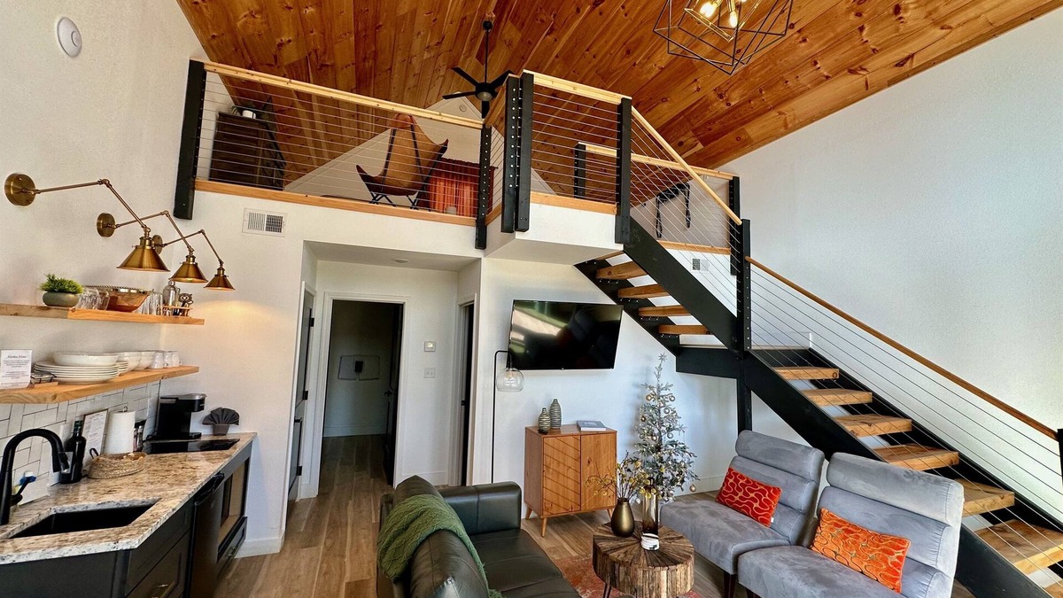 Gatlinburg - Pigeon Forge Cottage | 50 Minutes from UT Football - 3