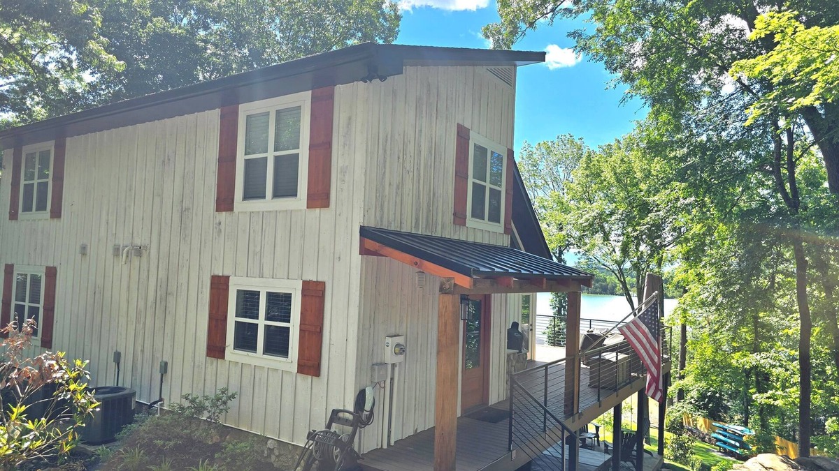 Dandridge House | 50% OFF Book by 9/30 Luxury, Lakefront, Firepit, Hot Tub- Lone Oak Lakehouse