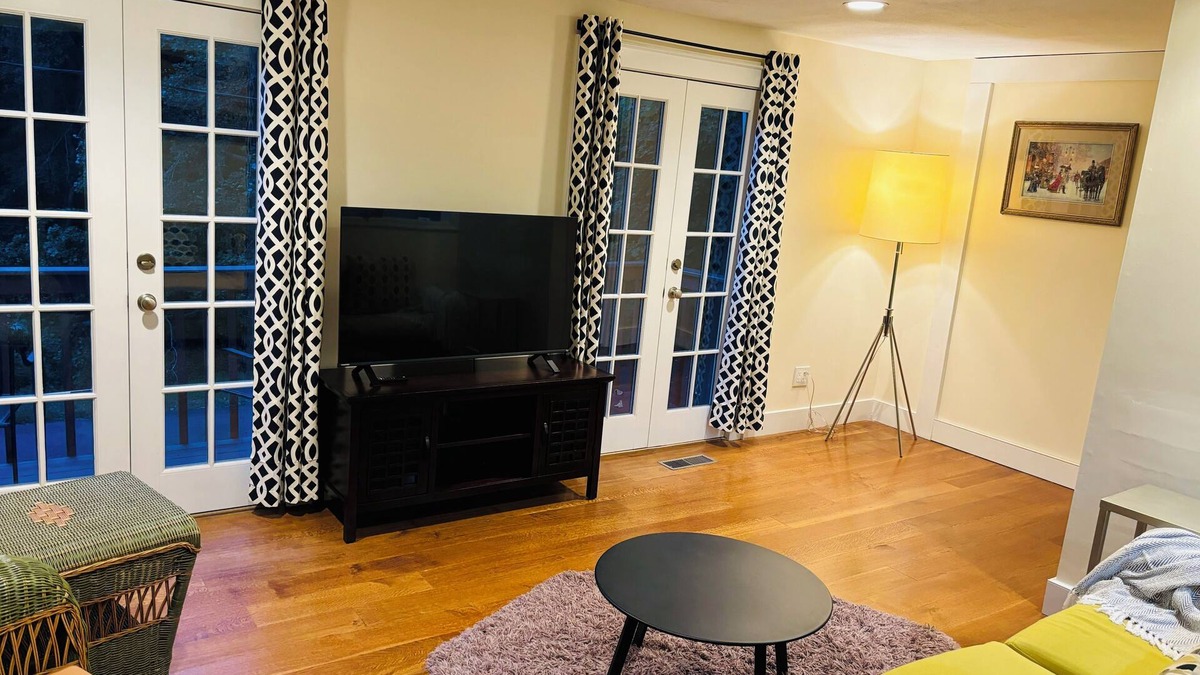 Weston House | 50%OFF Riverfront WestonHome 1.6 Acers-NYC 1 hour Near estaurants I-95& Parkway